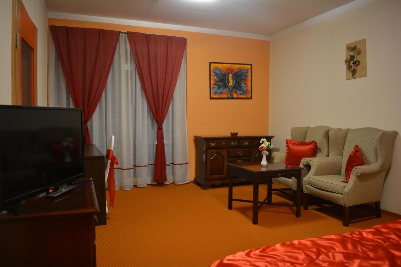 Hotel Lukavac Extérieur photo